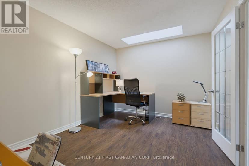63 - 70 Sunnyside Drive — photo 8 of 40