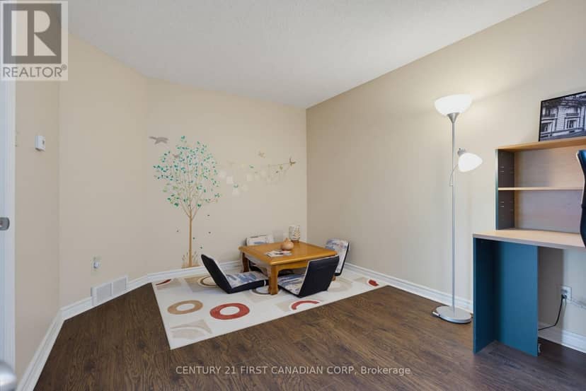 63 - 70 Sunnyside Drive — photo 9 of 40