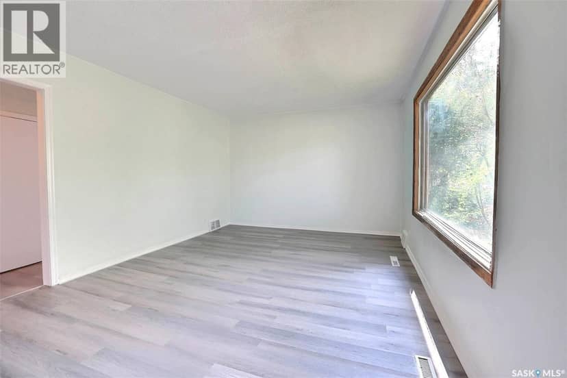 859 Pasqua STREET — photo 3 of 23