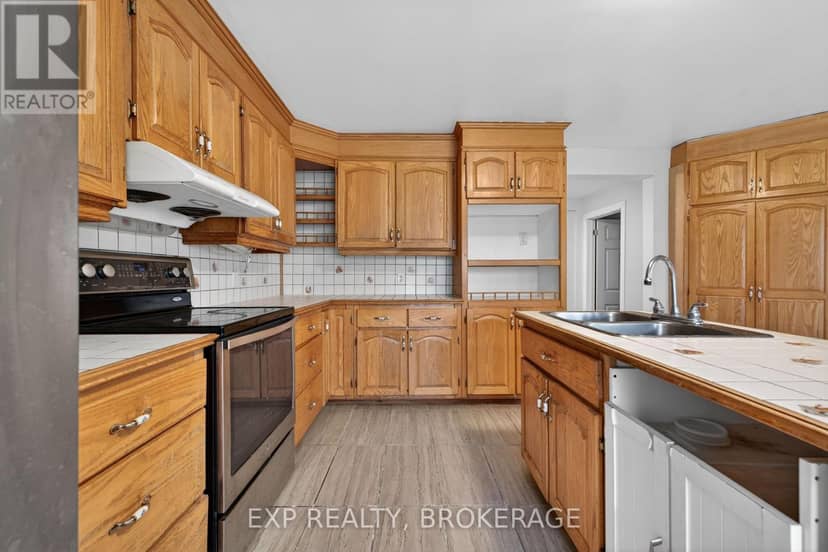 488 Boundary Road — photo 12 of 40