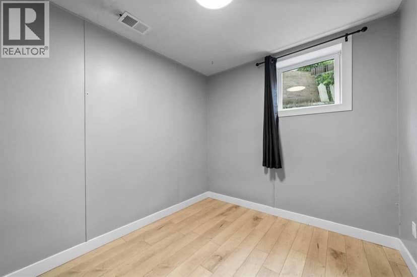 5219 50 Avenue — photo 17 of 34