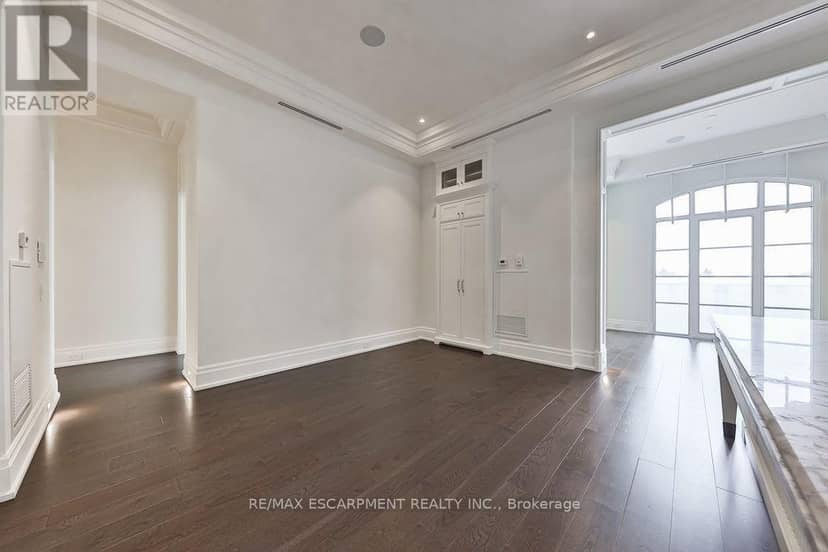 PH5 - 300 Randall Road — photo 10 of 33