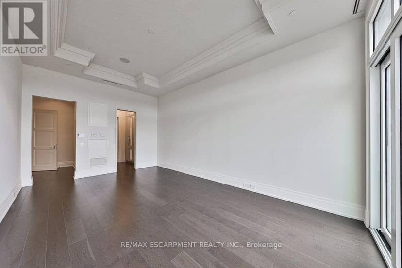 PH5 - 300 Randall Road — photo 16 of 33