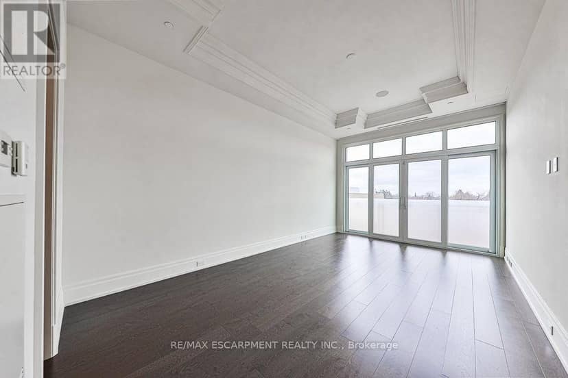 PH5 - 300 Randall Road — photo 18 of 33