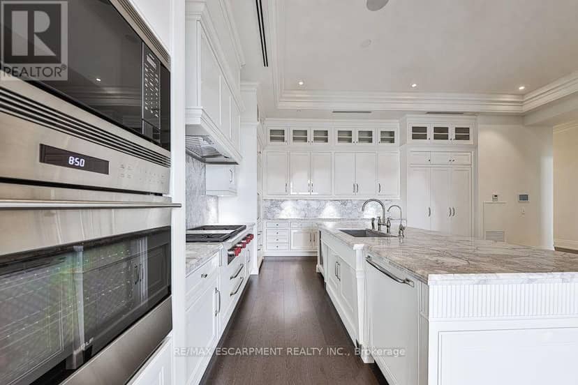 PH5 - 300 Randall Road — photo 11 of 33