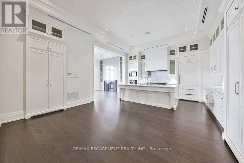 PH5 - 300 Randall Road — photo 13 of 33