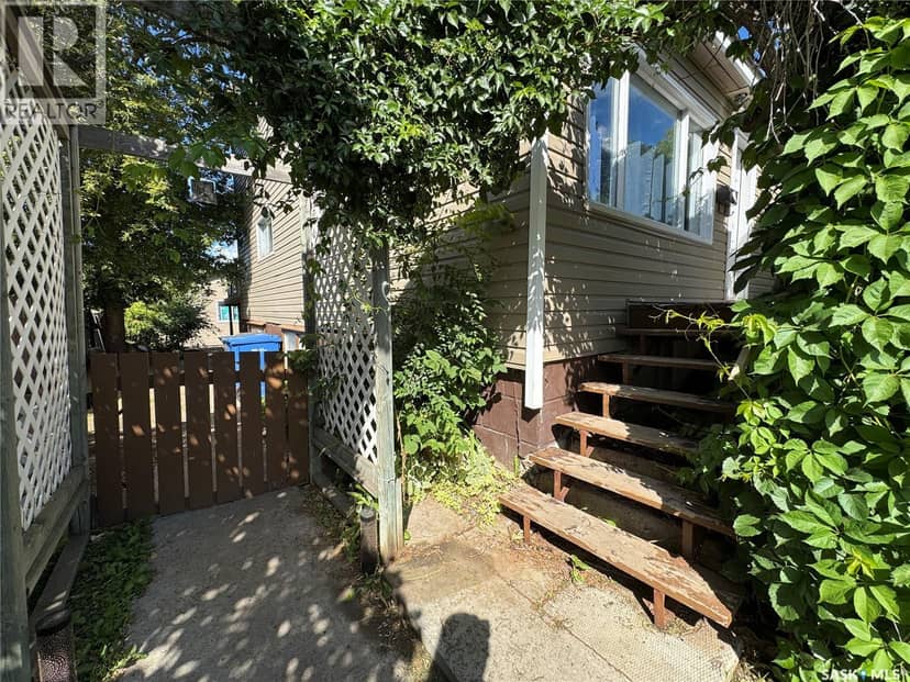 1671 103rd STREET, North Battleford, photo 2