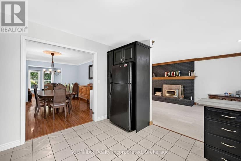 4 John Avenue — photo 15 of 40