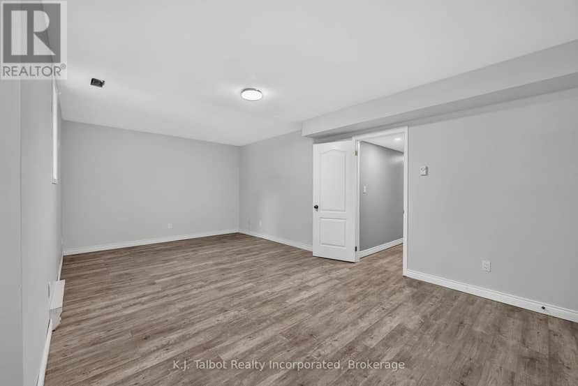 4 John Avenue — photo 37 of 40