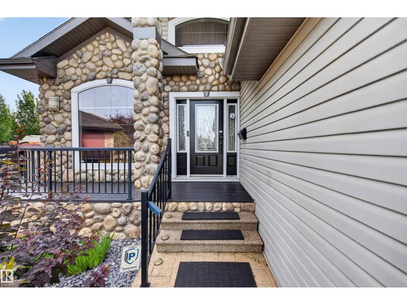 1213 Cunningham Dr SW, Edmonton, photo 2