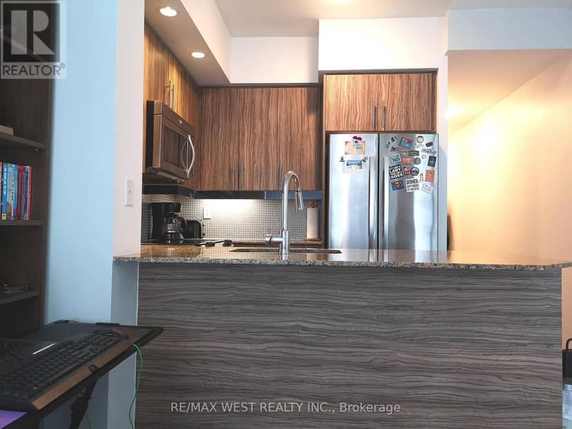 1718 - 75 East Liberty Street — photo 7 of 17