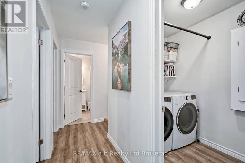 305 Robinson Street — photo 12 of 40
