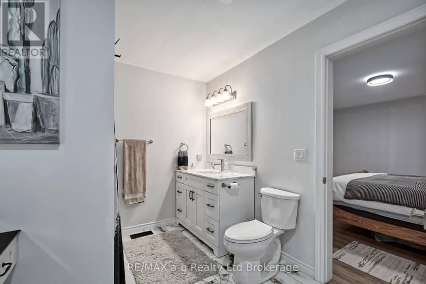 305 Robinson Street — photo 23 of 40