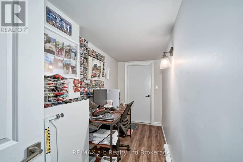 305 Robinson Street — photo 33 of 40