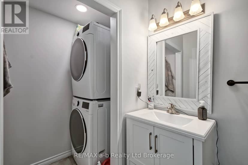 305 Robinson Street — photo 31 of 40