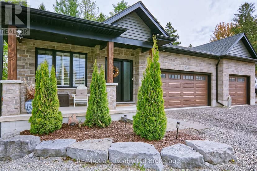 305 Robinson Street — photo 5 of 40