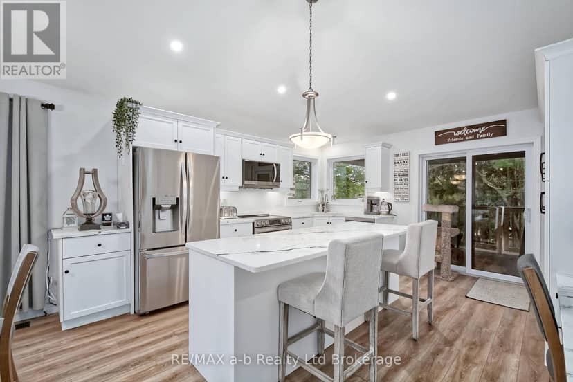 305 Robinson Street — photo 9 of 40