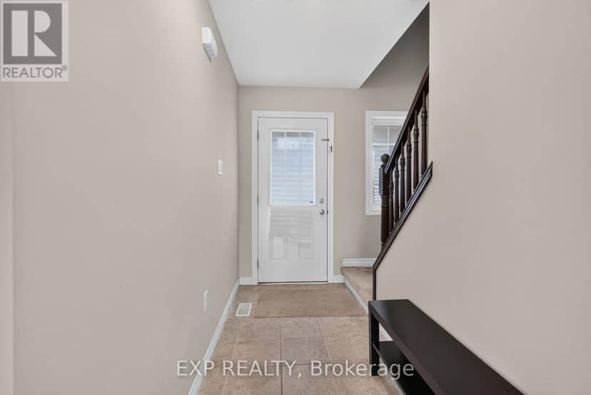 930 Silverfox Crescent — photo 3 of 40