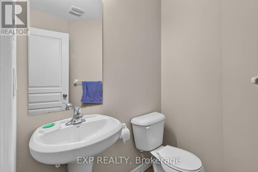 930 Silverfox Crescent — photo 4 of 40