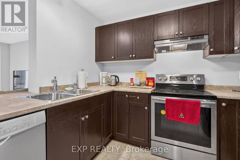 930 Silverfox Crescent — photo 8 of 40