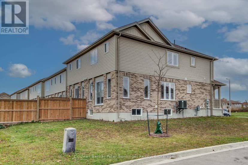 77 John Brabson Crescent — photo 4 of 40