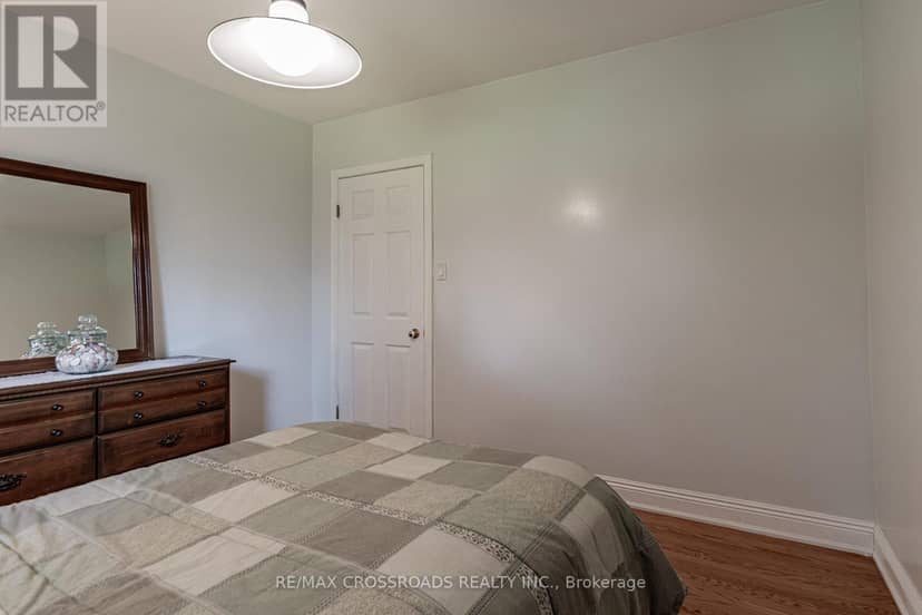 166 Elizabeth Crescent N — photo 29 of 40