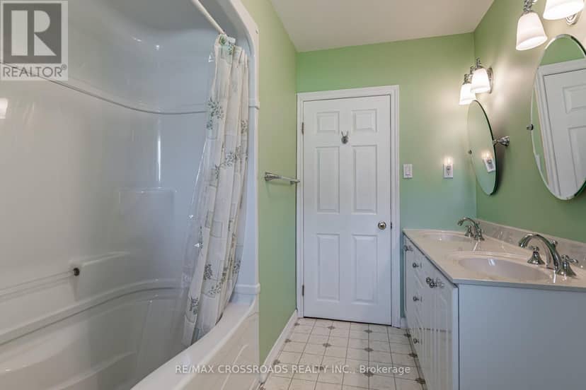 166 Elizabeth Crescent N — photo 22 of 40
