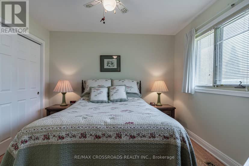 166 Elizabeth Crescent N — photo 25 of 40