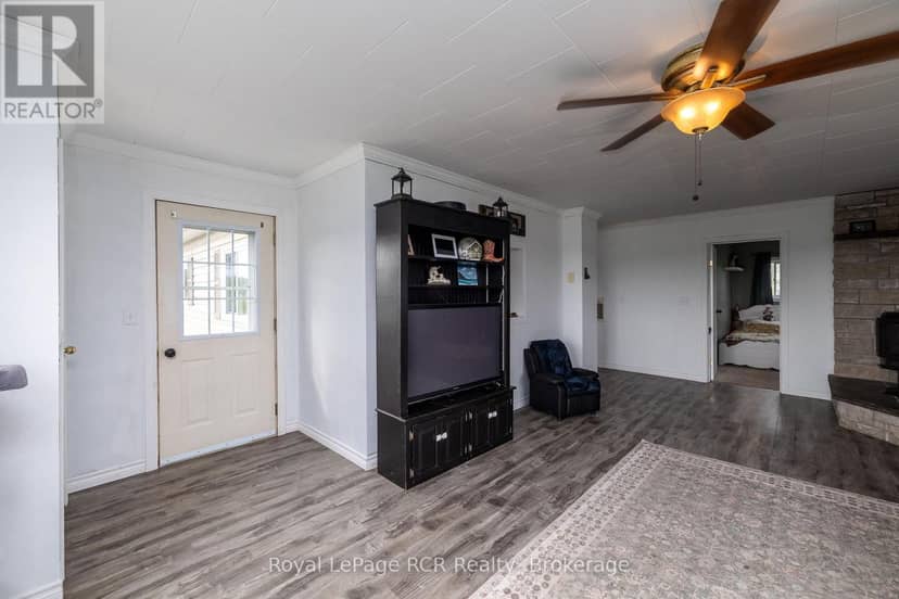 1519 West Road — photo 11 of 40