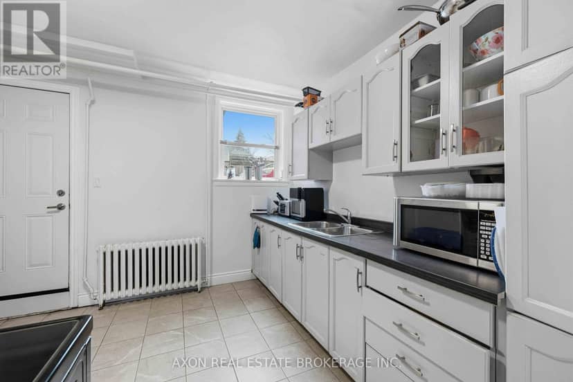 1028 Johnson Street — photo 13 of 40
