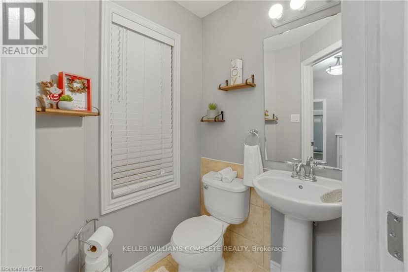 4465 Comfort Crescent — photo 10 of 28