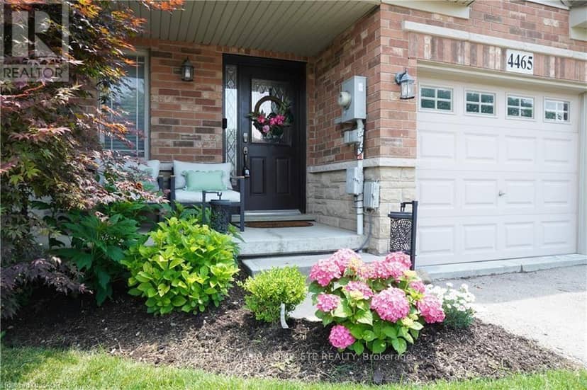 4465 Comfort Crescent — photo 2 of 28