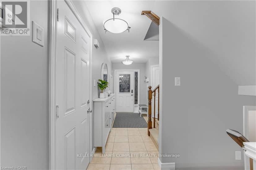 4465 Comfort Crescent — photo 3 of 28