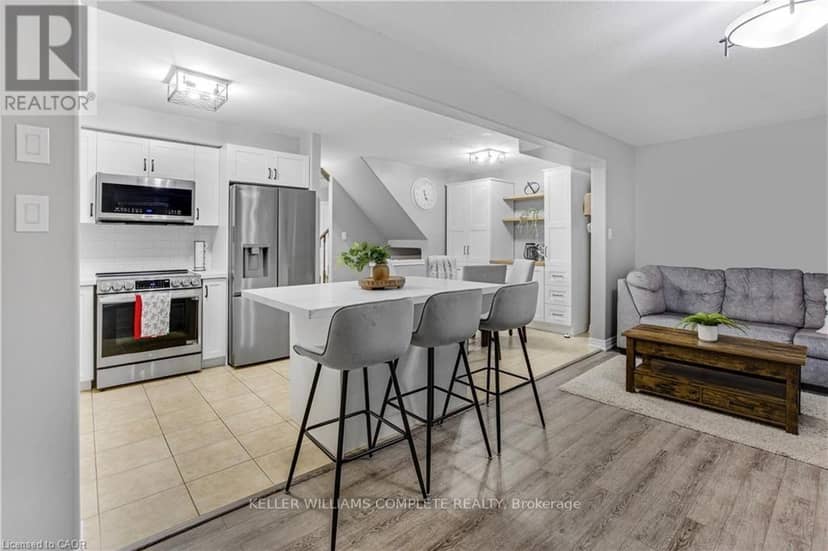 4465 Comfort Crescent — photo 4 of 28