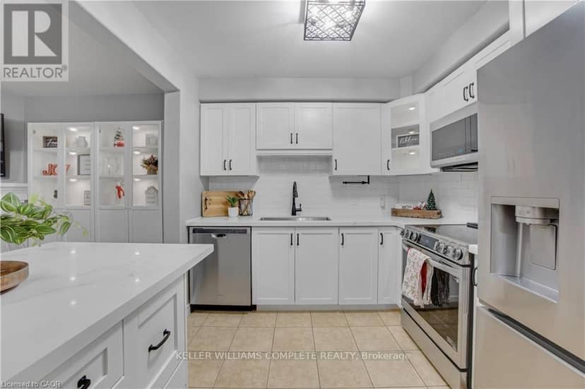 4465 Comfort Crescent — photo 5 of 28