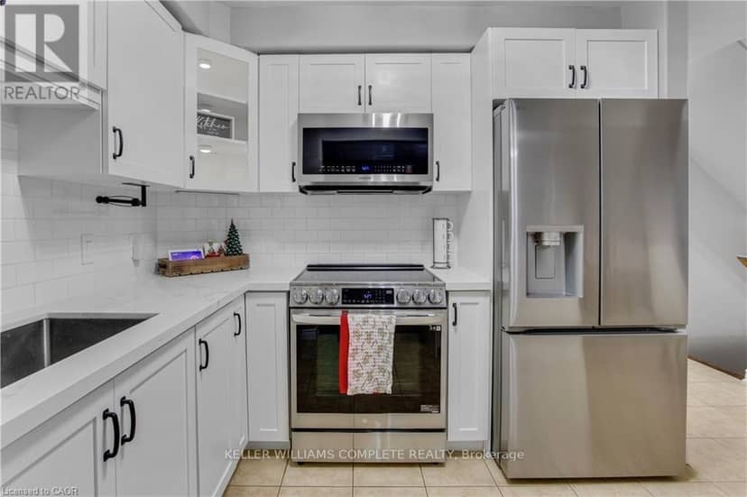 4465 Comfort Crescent — photo 7 of 28