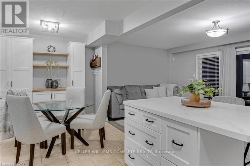 4465 Comfort Crescent — photo 8 of 28