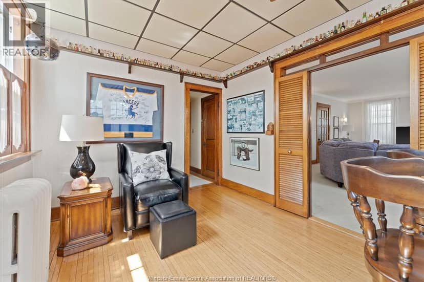 1409 Granville Crescent — photo 18 of 40