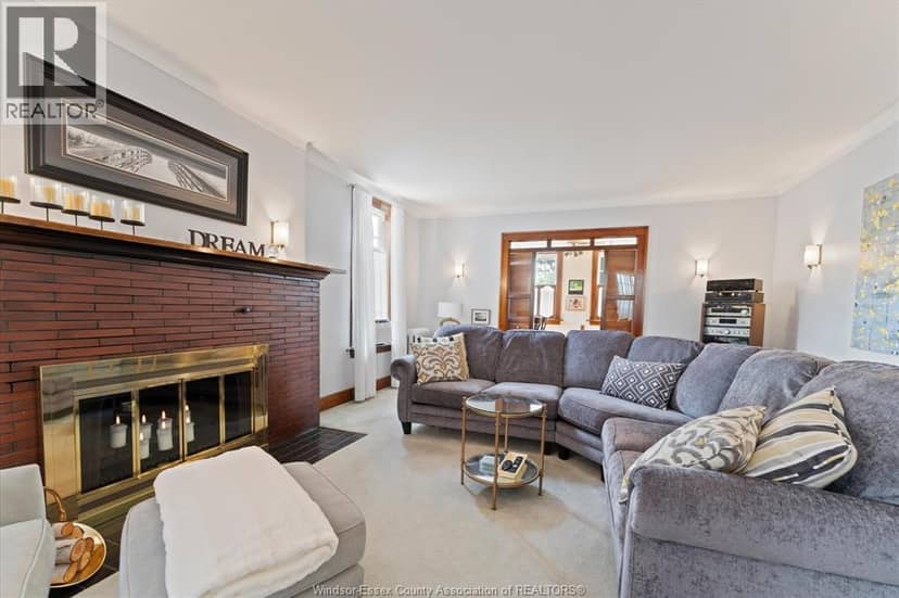 1409 Granville Crescent — photo 8 of 40