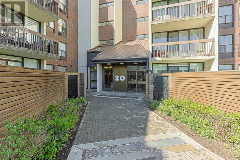 408 - 20 Fashion Roseway — photo 2 of 23