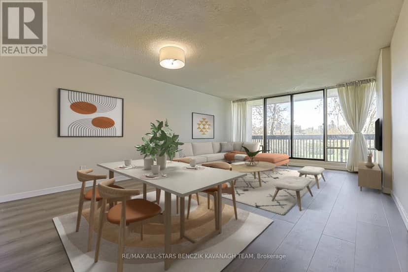 408 - 20 Fashion Roseway — photo 3 of 23