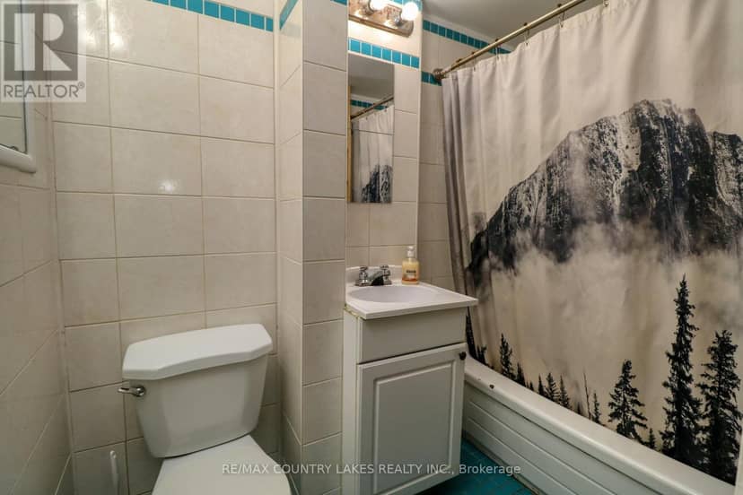 607 Simcoe Street — photo 10 of 17