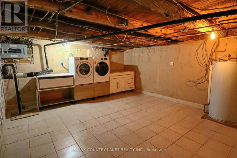 607 Simcoe Street — photo 12 of 17