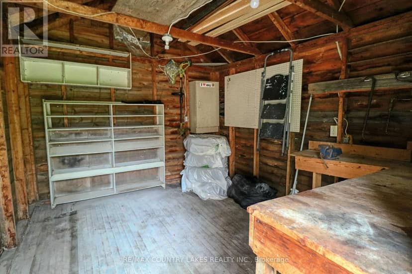 607 Simcoe Street — photo 15 of 17
