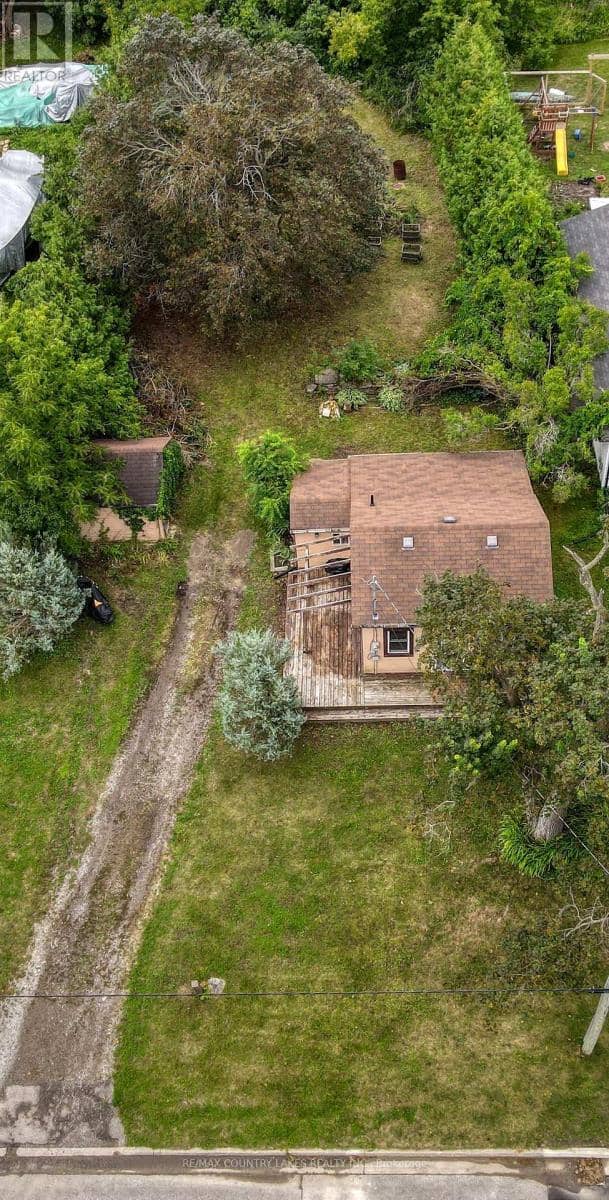 607 Simcoe Street — photo 16 of 17