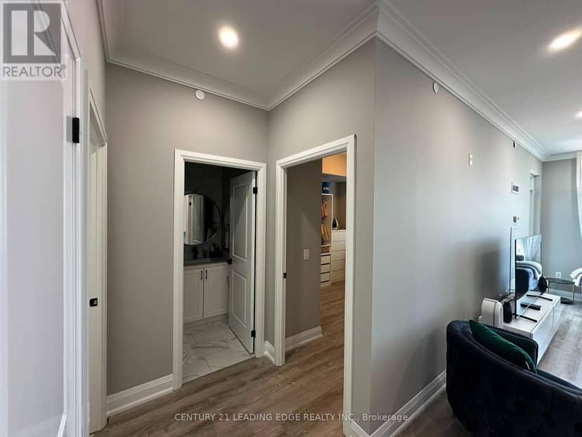 914 - 2800 Keele Street — photo 10 of 20