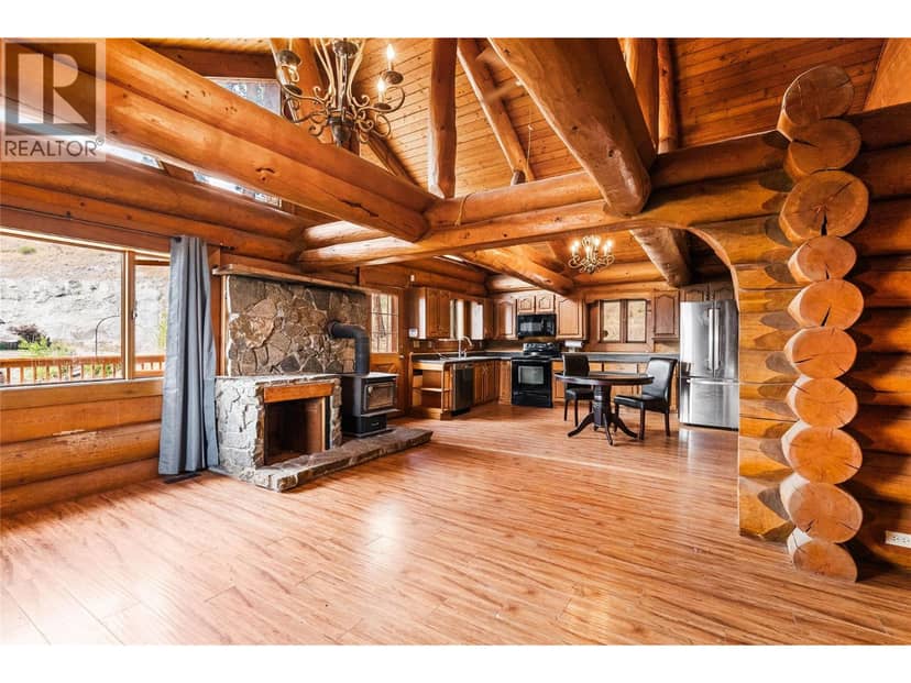 5876 Victoria Street, Peachland, photo 3