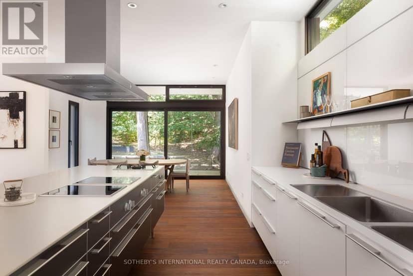 12 York Valley Crescent — photo 14 of 40