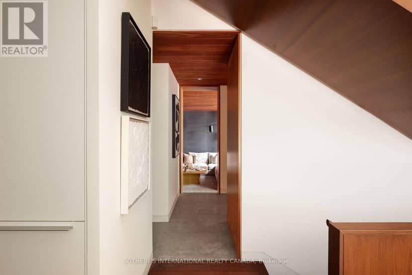 12 York Valley Crescent — photo 18 of 40