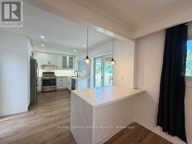 11 Fulwell Crescent — photo 12 of 40